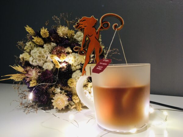 Teekoti hoidja tassile Paha tüdruk